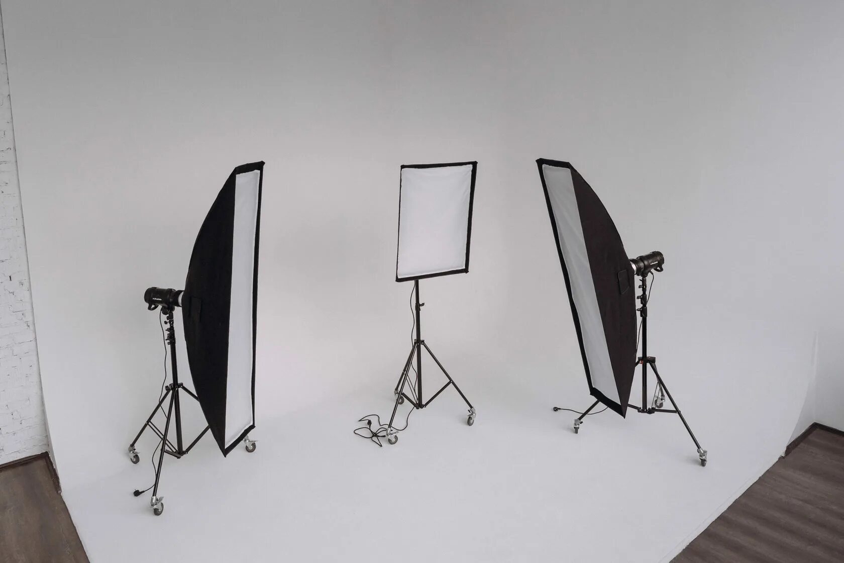Студия base. Зал pride фотостудия base. фотостудия base преображенская. фотостудия base дмитровская. фотостудия циклорама.