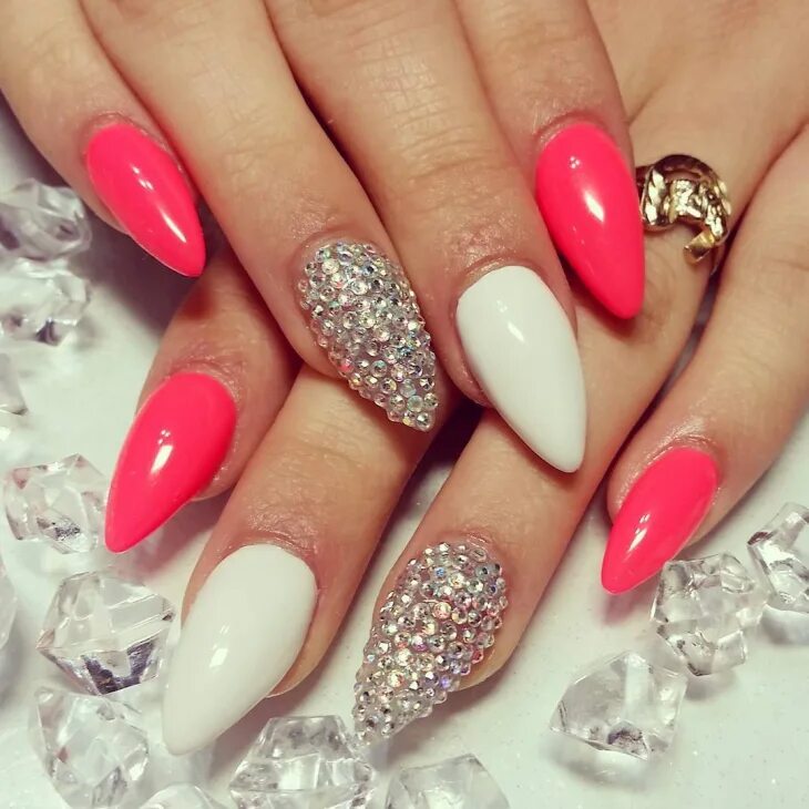 маникюр на длинные ногти. маникюр на острые ногти. короткие острые ногти. маникюр на острые ногти. маникюр ловец снов миндаль.