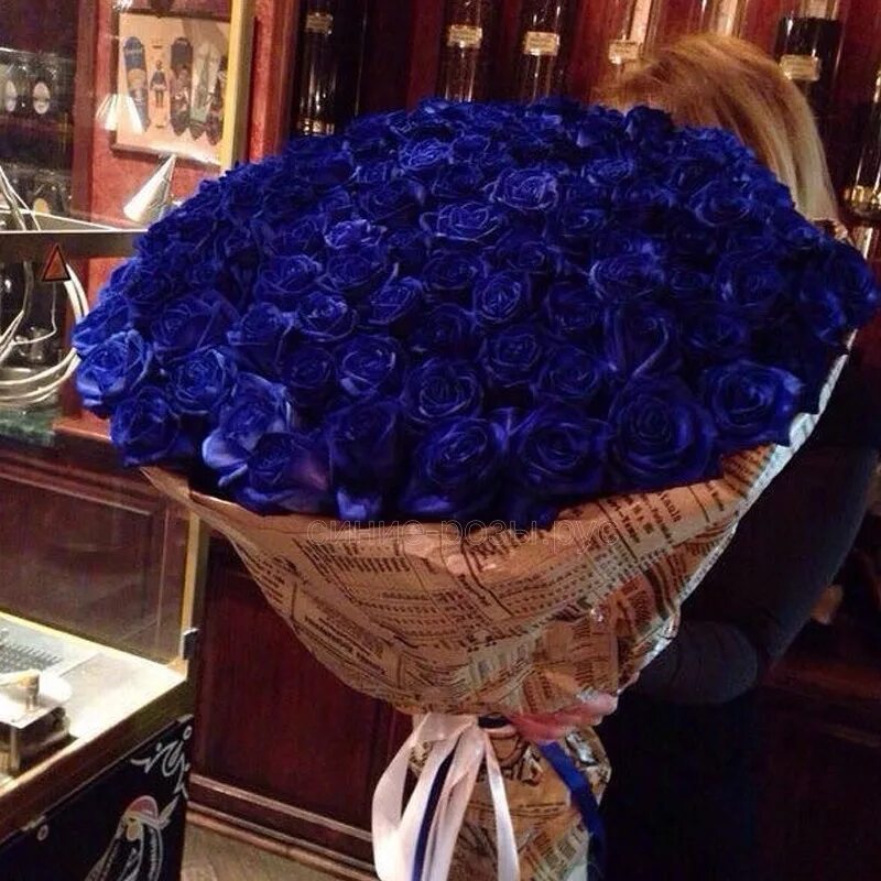 Атласный букет роз сколько нужно метров. Букет синих роз. Шикарный букет синих роз. Красивый букет синих роз.