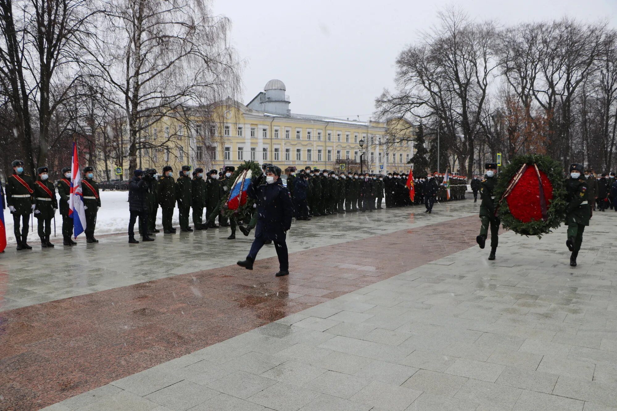 Митинг посвященный Дню защитника Отечества. Площадь защитников Отечества в Сергиевом Посаде. День защитника Отечества Вологда митинг. Митинг Ярославль. Митинг посвященный 23