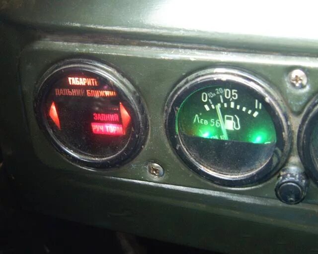 Индикатор уаз. Приборка уаз 469. Уаз хантер 2 бака. Блок контрольных ламп уаз-хантер (43. Приборная панель уаз 469.