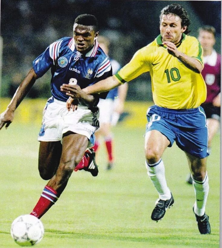 Фабио каннаваро. Голландия футбол 1997. Le surdoue франция 1997. Мальдини 1997. Roberto carlos 1998.