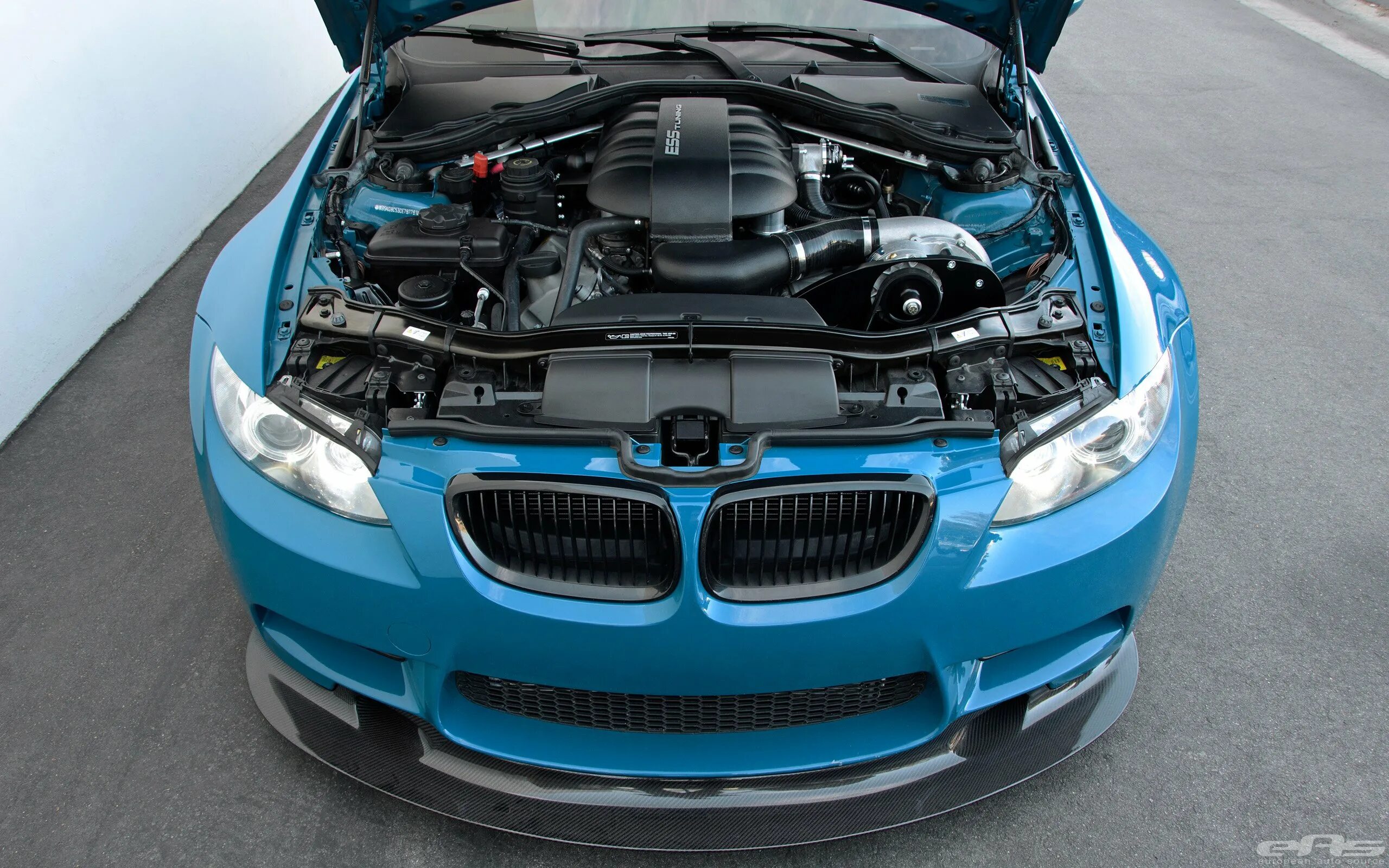 1.3 m. Мотор BMW m3 e92. BMW m3 e92 двигатель. BMW e92 подкапотка. BMW m3 e92 v8 4.4.