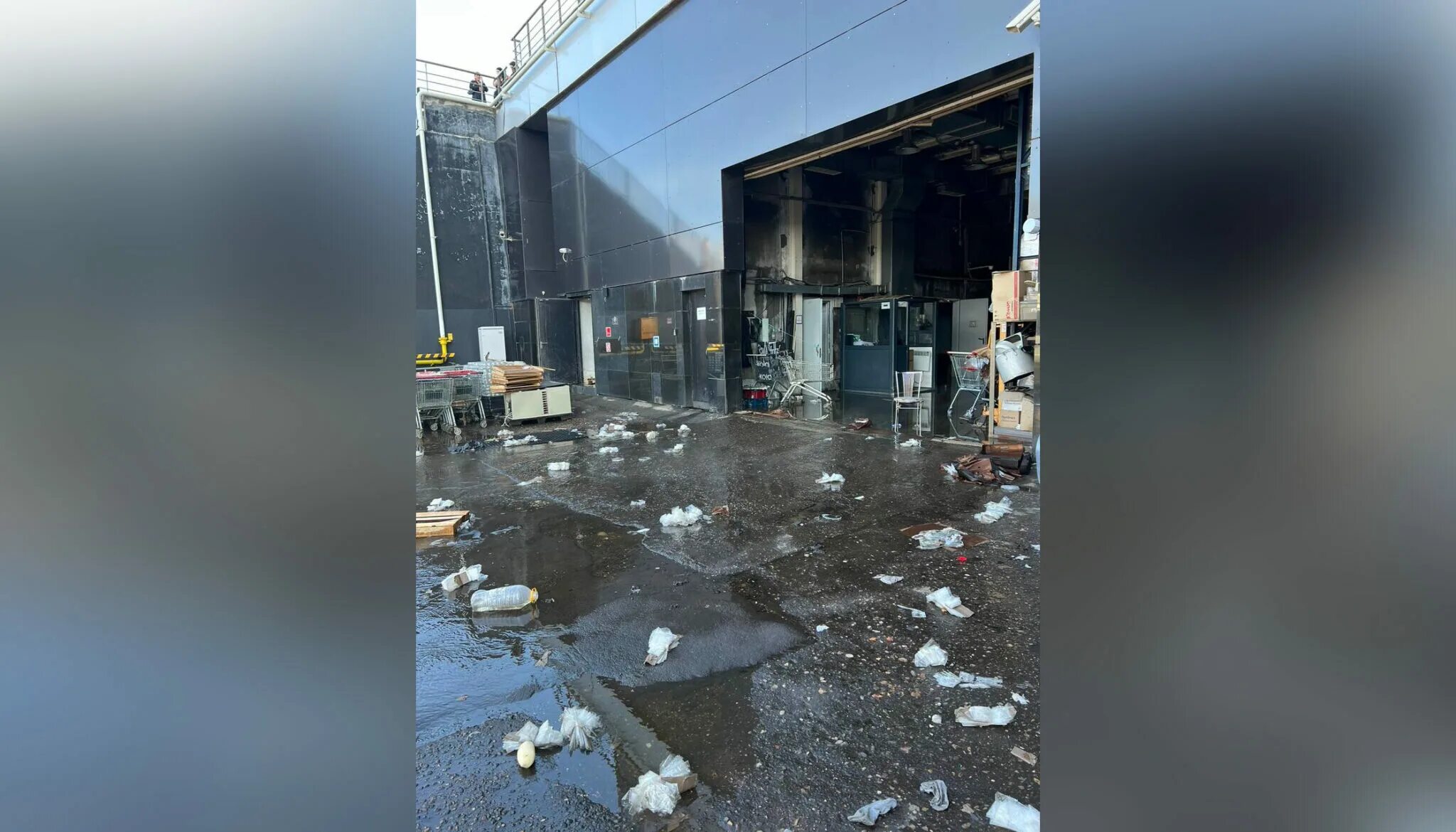 06. Чп тц. Чп тц. Самые крупные пожары в торговых центрах в россии. Мойка около тц рио.