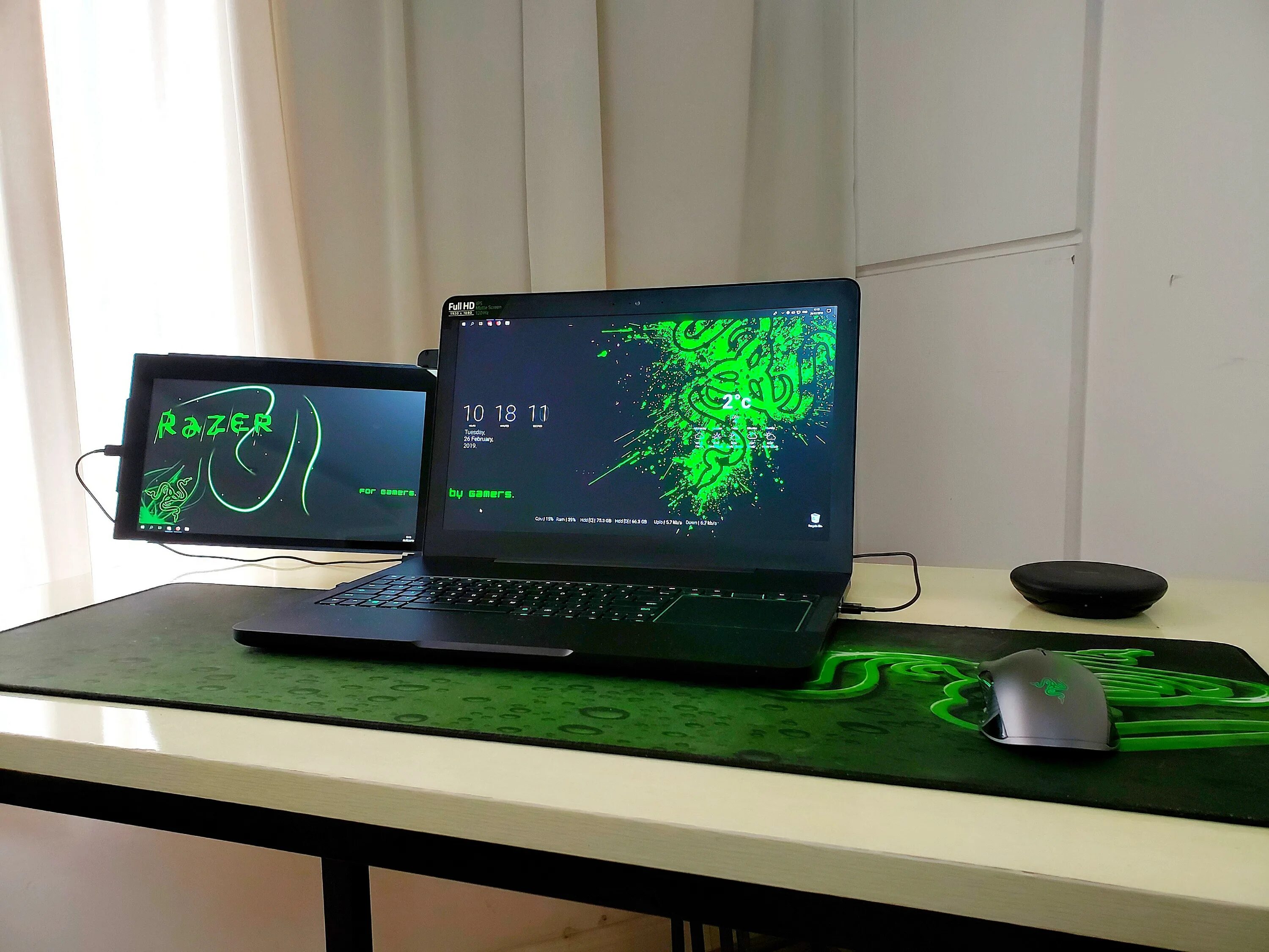 Razer setup. Стол рейзер. диджитал рейзер игровые компьютеры. компьютерный стол razer. компьютер райзер 5 4600g.