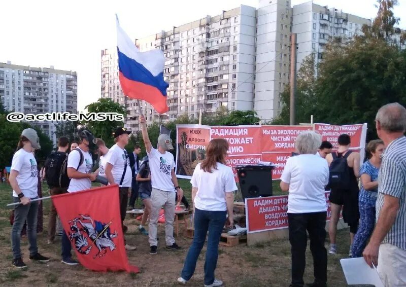 Митинг. Массовое шествие. Митинг шествие. Люди на митинге. Инициативная группа граждан выступила против строительства