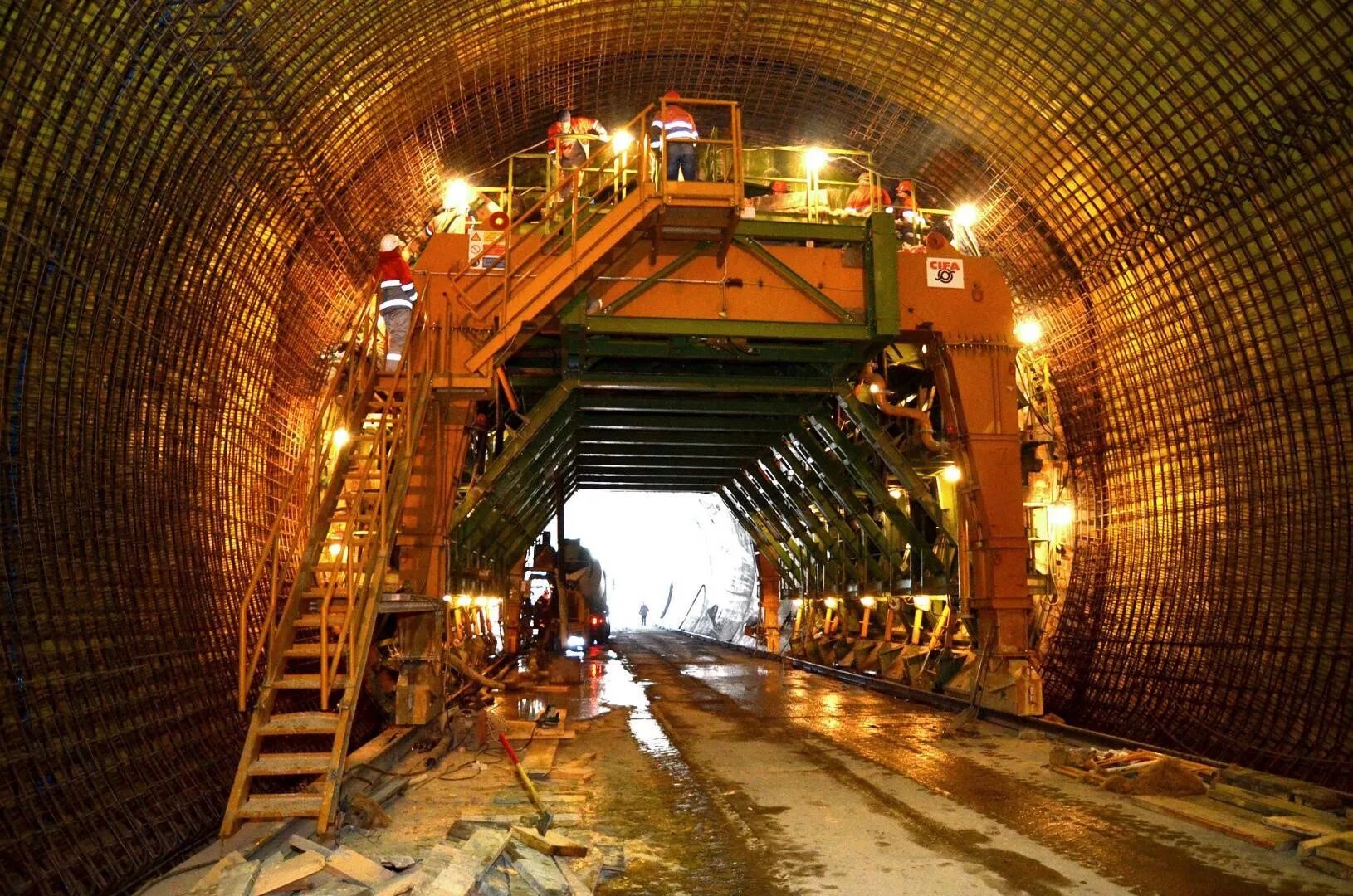 Сочи альпика тоннель. Строительство железных дорог тоннелей. Готардский тоннель в швейцарии. Бескидский тоннель на карте#. Строительство железных дорог тоннелей.