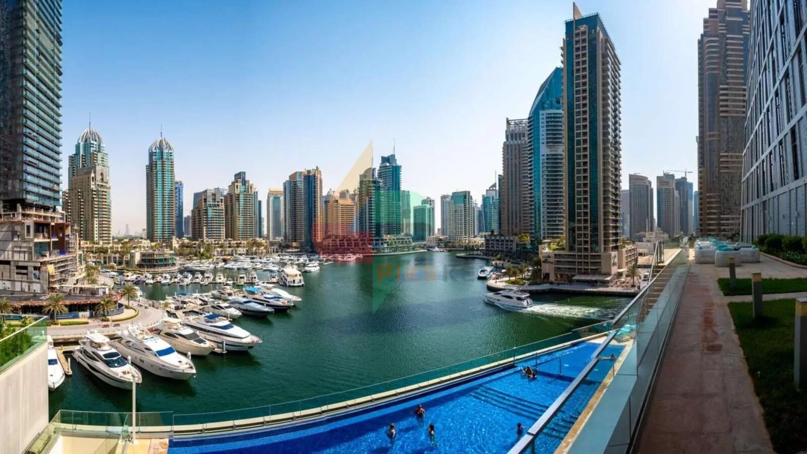 Dubai marina 3. Rover dubai marina.