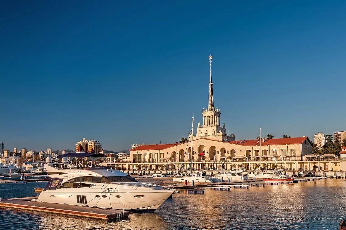 Морпорт сочи. Морской вокзал сочи, сочи. Морпорт сочи. Сочинский морской вокзал. Морвокзал сочи экскурсии.