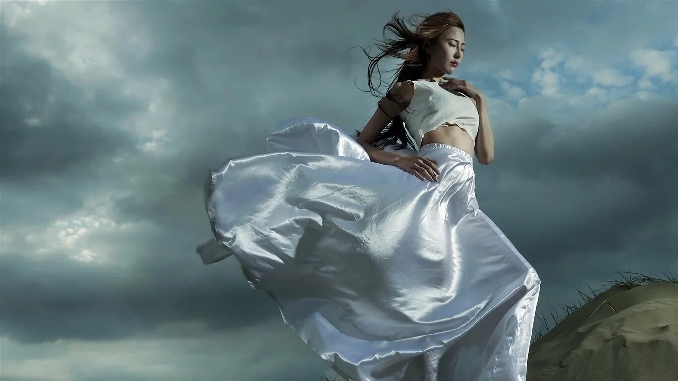 Сонник быть в платье. Девушка на ветру. Развивающееся платье. Девушка в платье на ветру. Девушка в белом платье.