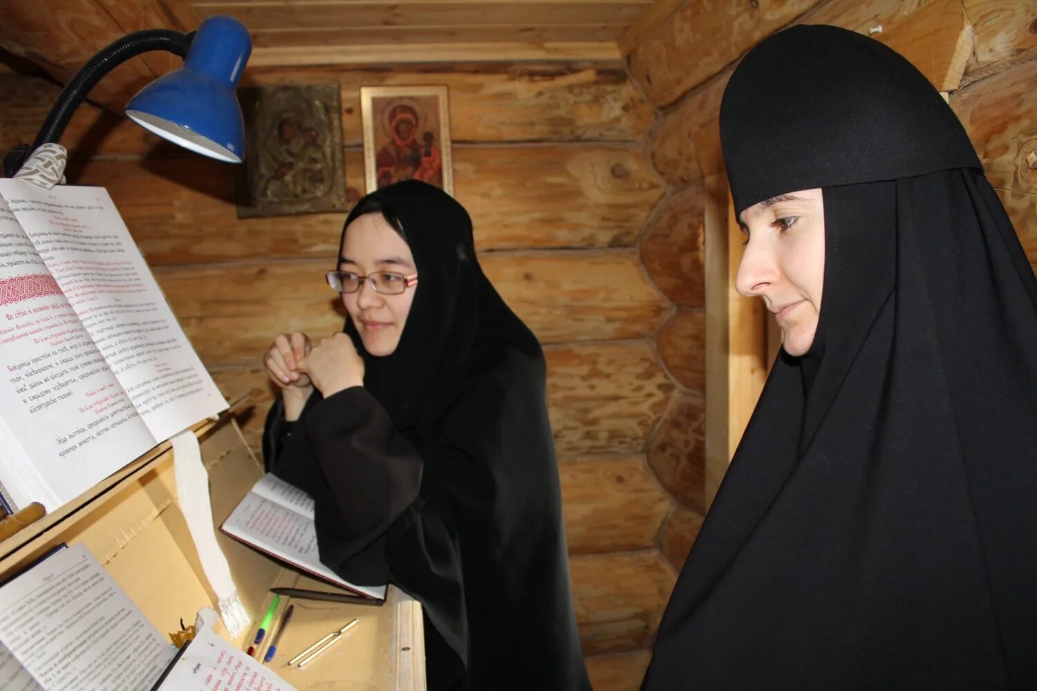 Инокини и монахини. Монахиня ( в миру галина ширшова). Монахиня в миру. Женский монастырь монахини жизнь в монастыре. Монахиня евфросиния.