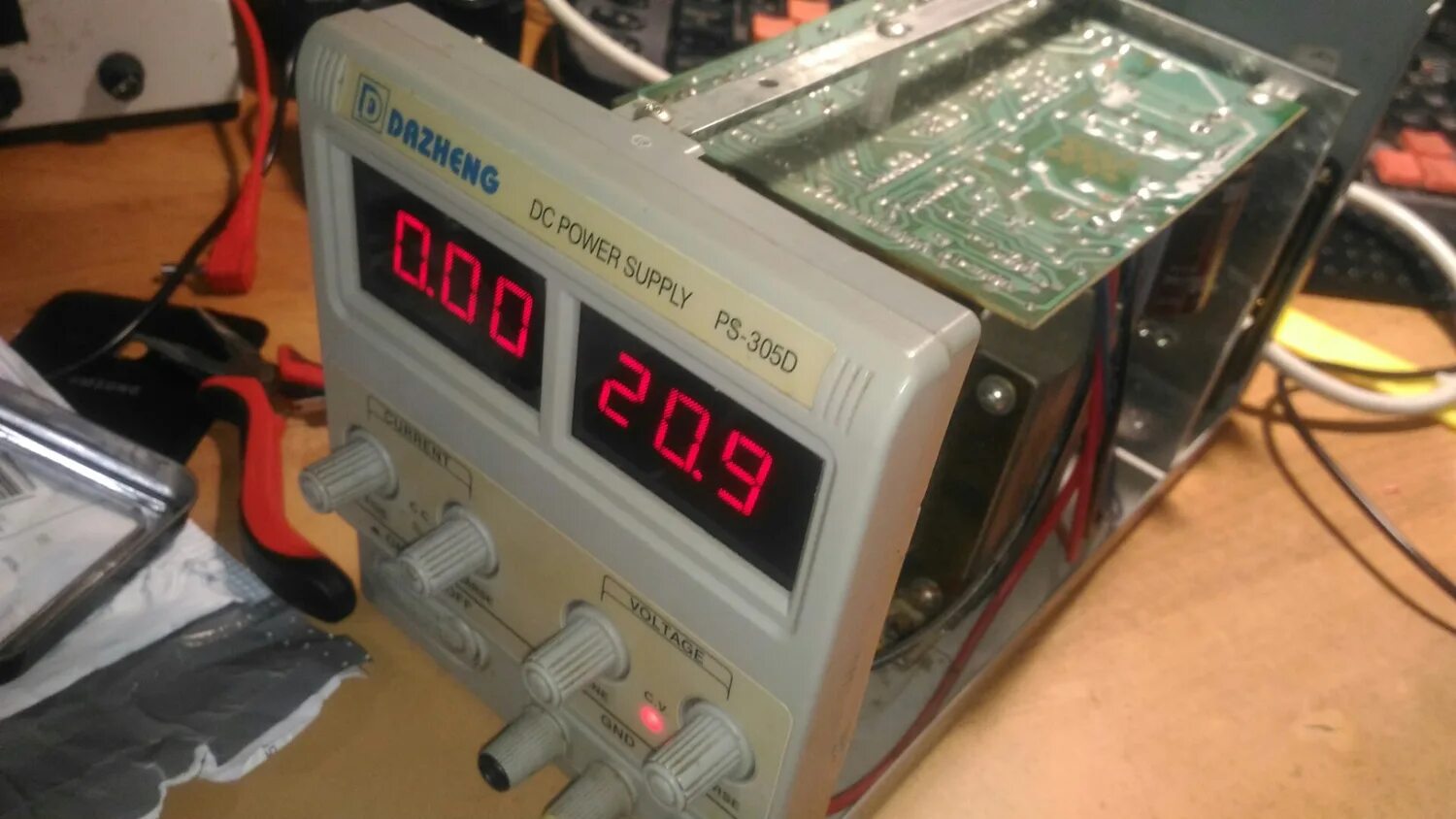 E. лабораторный источник питание 305d. Yaxun dc power supply ps-305d. лабораторный источник питание 305d. P 305d.