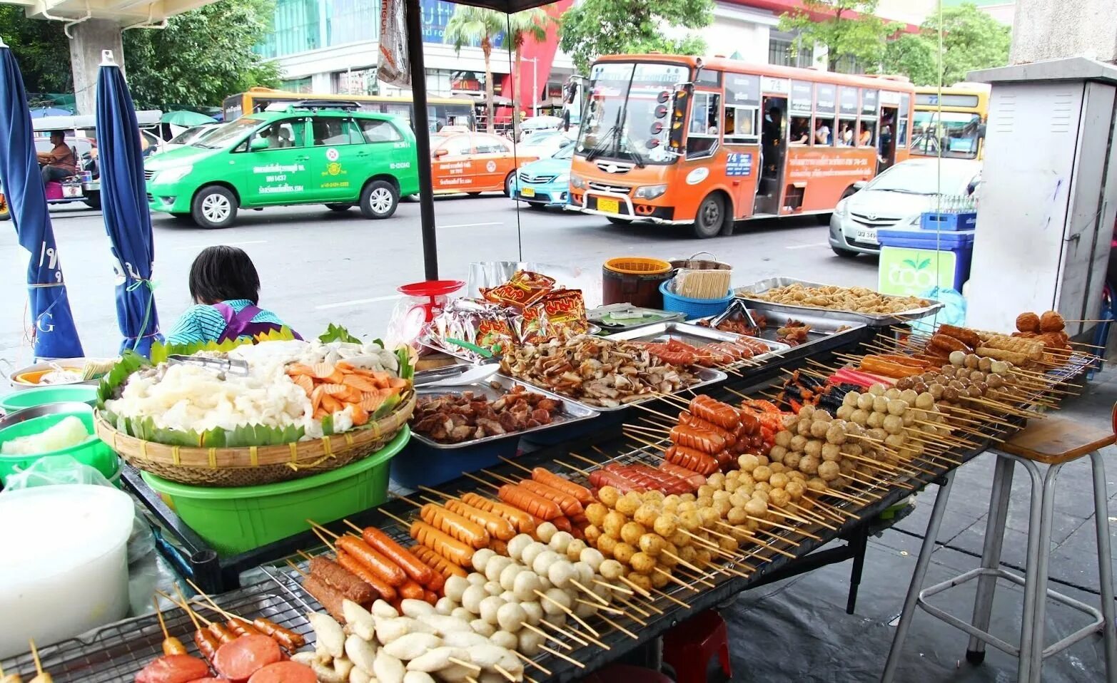 Бангкок стрит фуд. Уличная еда (Street food) в Тбилиси. Бангкок уличная еда. Стрит фуд Тайланд. Уличный фуд