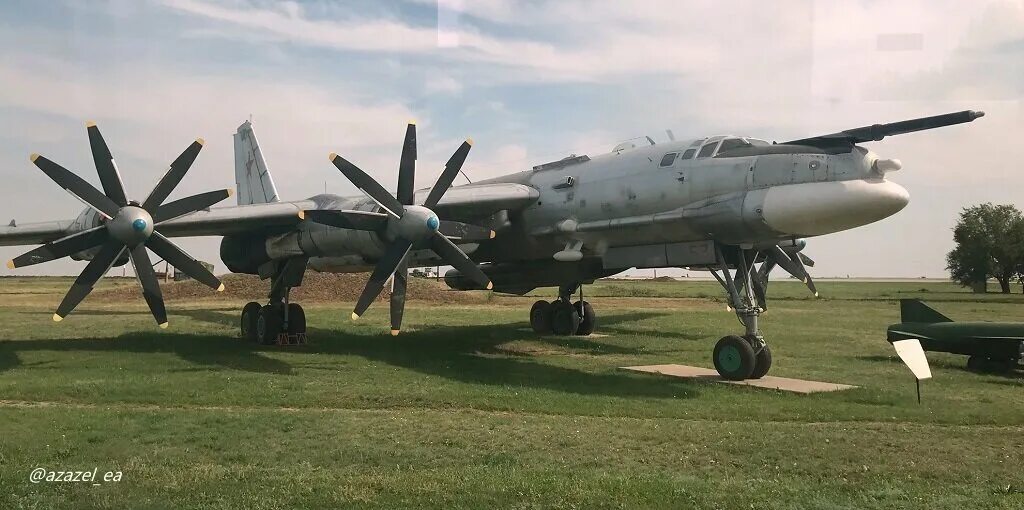 Ту 95 энгельс. Ту-95к-22. Музей дальней авиации Энгельс. Ту-95 в музее в Энгельсе. Ту-95к-22 фото.