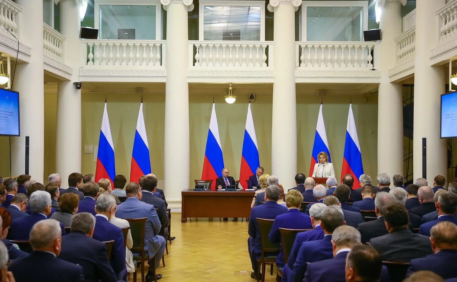 Власть принадлежит федеральному собранию. Федеральное собрание. Законодательное собрание РФ. Заседание федерального собрания. Федеральное собрание РФ заседание.