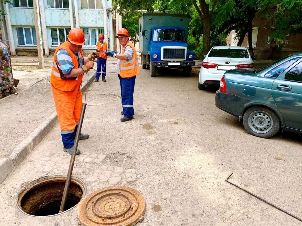 Астрводоканал астрахань аварийная. Водоканал астрахань. Астрахань водоканал авария. Реконструкция водопроводных сетей. Ремонтные работы.