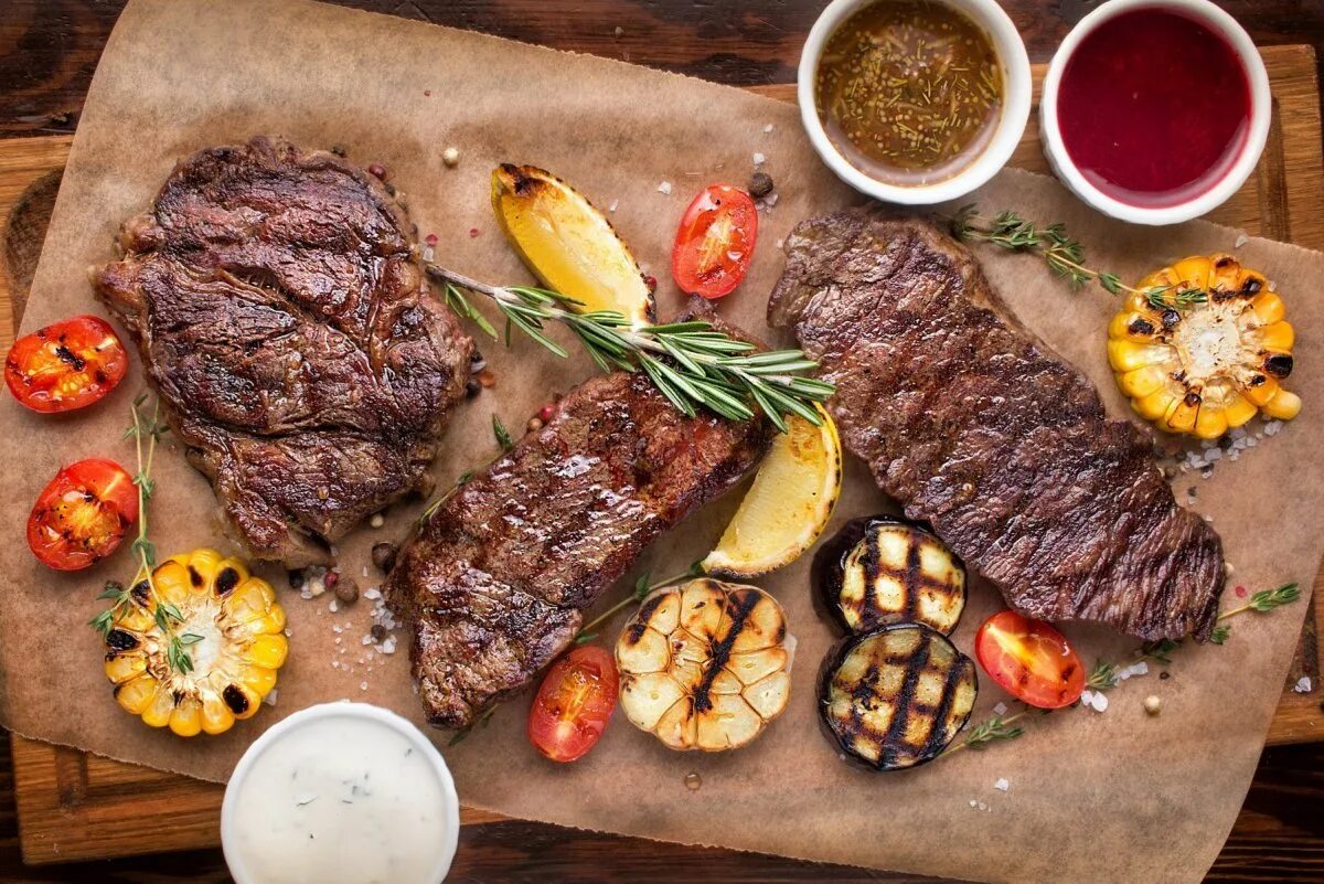 Стейк фото. Стейк Рибай мясоед. Стейк из говядины ~ 250г. Стейк ресторан блюдо. Гриль бар блюда.