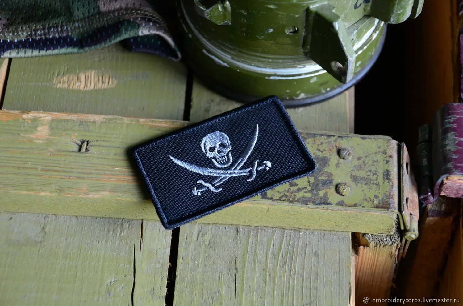 Патч на пиратку. Патч jolly roger. патч веселый роджер. патч пират. шеврон веселый роджер.