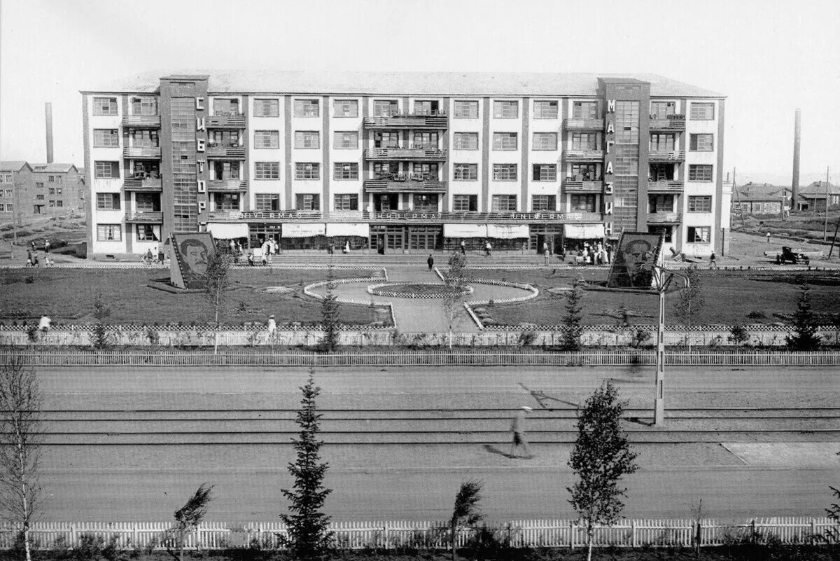 Сталинск сейчас. Старый новокузнецк в фотографиях. Сталинск новокузнецк. Сталинск площадь маяковского. Кузнецкая крепость сталинск.
