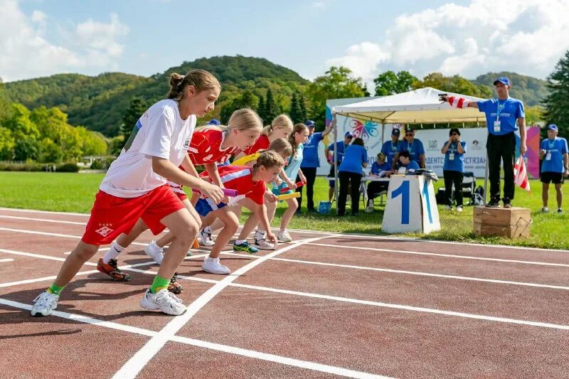 семейные веселые старты. бесплатная музыка для эстафет. бесплатная музыка для эстафет. спортивные состязания в школе. спортивные эстафеты для детей.