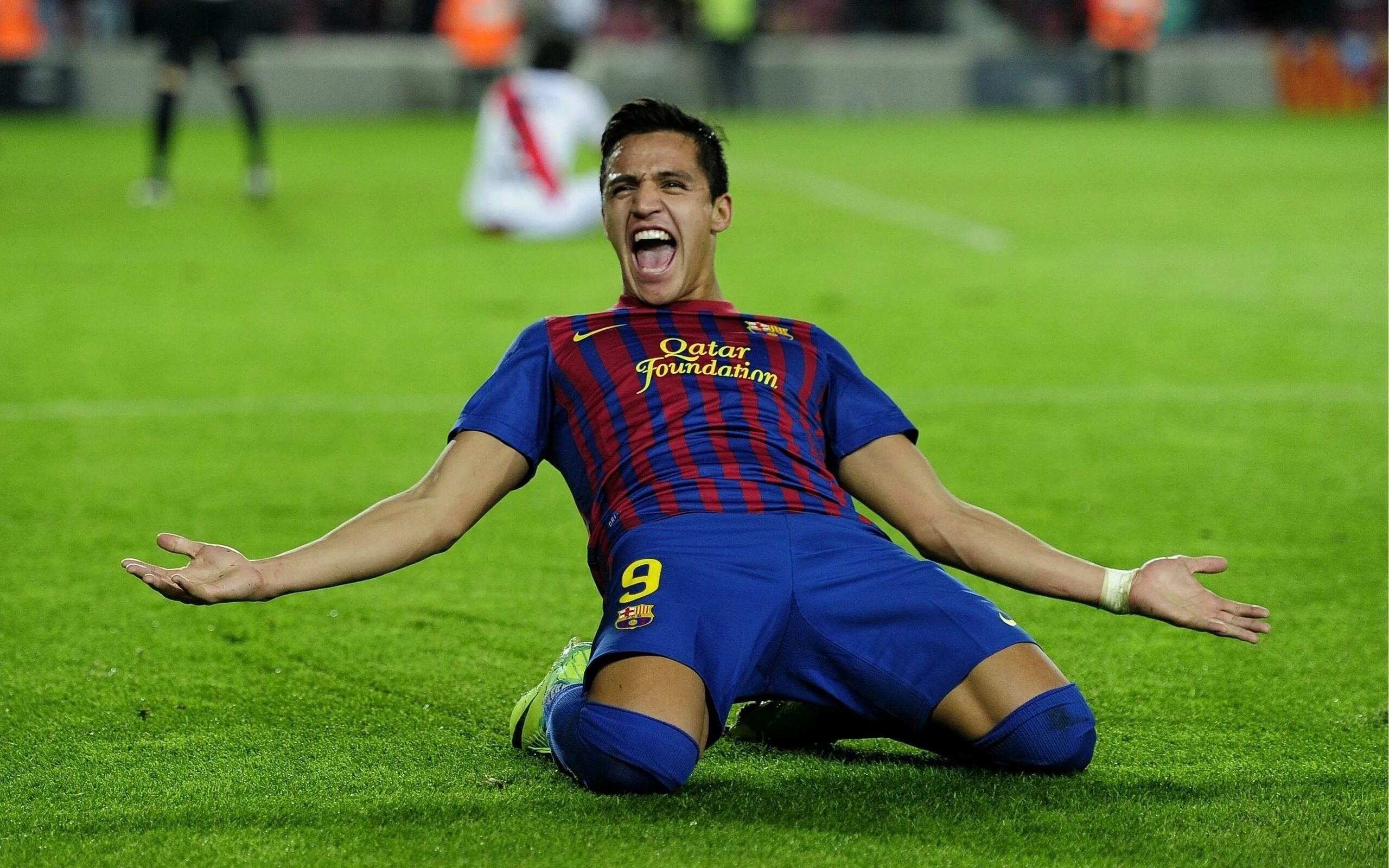 Санчес Барселона. Sanchez футболист Барселона. Alexis Sanchez Barcelona.