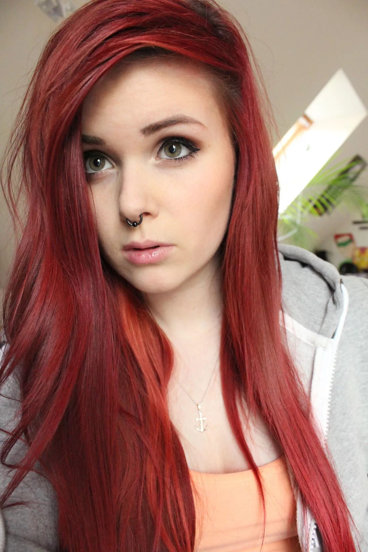 My hair is red. My hair is red. Девушка с красными волосами со спины. Девушка с красными волосами. 35.