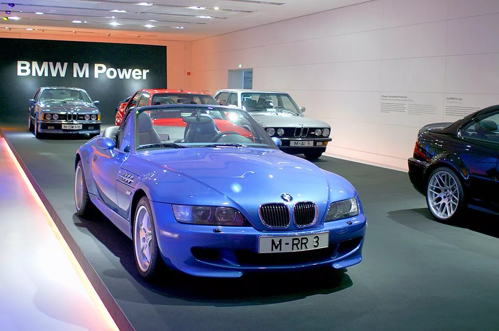 Музей БМВ В Мюнхене. Музей БМВ В Германии. Музей БМВ В Баварии. BMW Museum and BMW Welt.