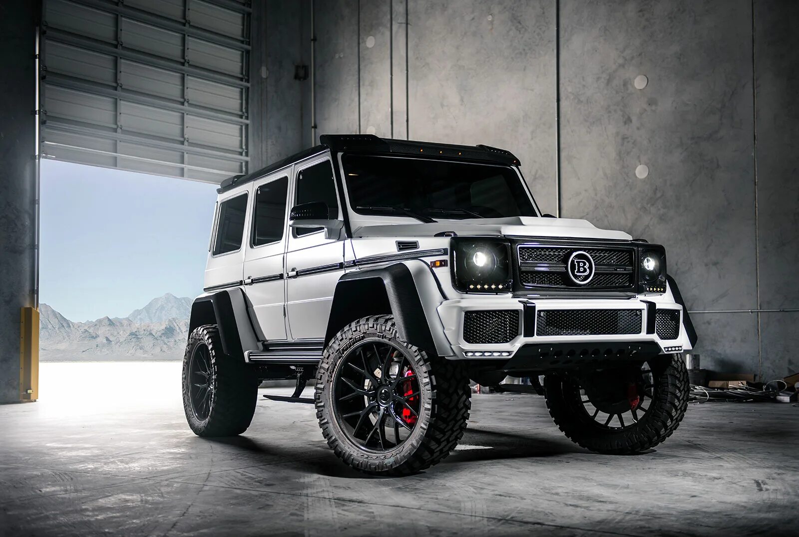 90 x 42. Мерседес Бенц g500 4x4. G63 4x4 2 Brabus. G500 Брабус. Мерседес g63 4x4.