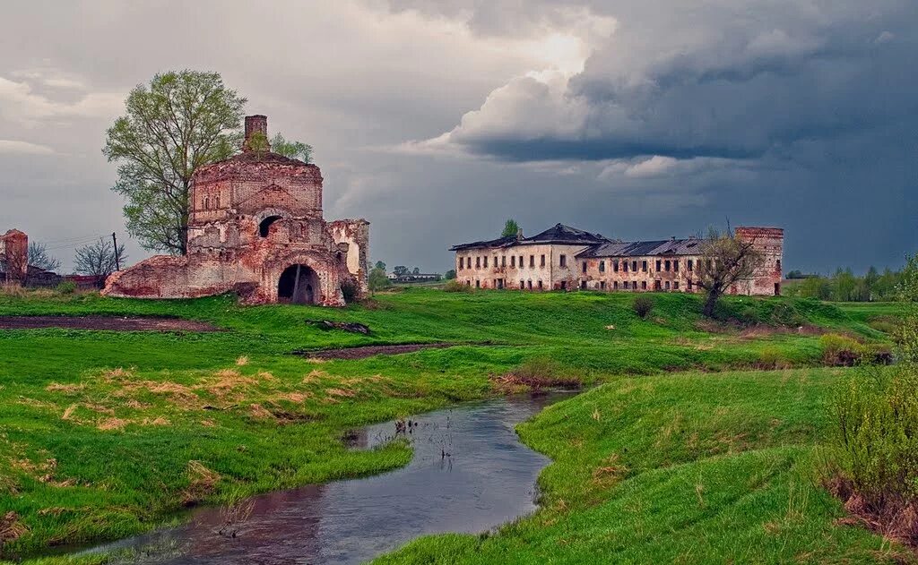 Краснохолмский Николаевский Антониев монастырь красный холм. Краснохолмский Антониев монастырь Тверская область. Николаевский Антониев монастырь Тверская область. Антониев монастырь красный холм. Холмы твери