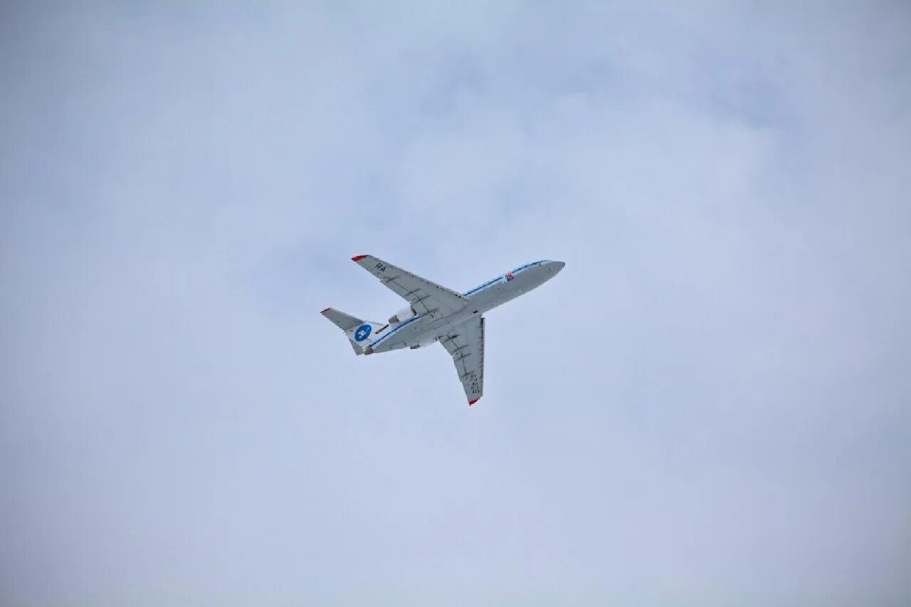 Самолетный дом новосибирск. Самолет до анапы. Что за самолеты летают над анапой. Самолет омск. Над витязево летают истребители.