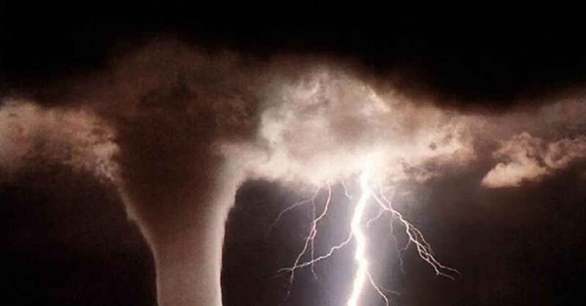 Штат канзас торнадо. Ветер торнадо смерч. Шторм смерч ураган торнадо буря. Ураган чс. Ураган циклон смерч.