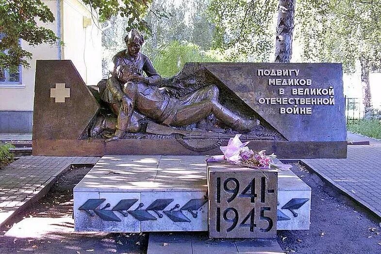 и. памятники вов в тамбове. солдатский подвиг памятник челябинск. дубосеково 28 панфиловцев. а.