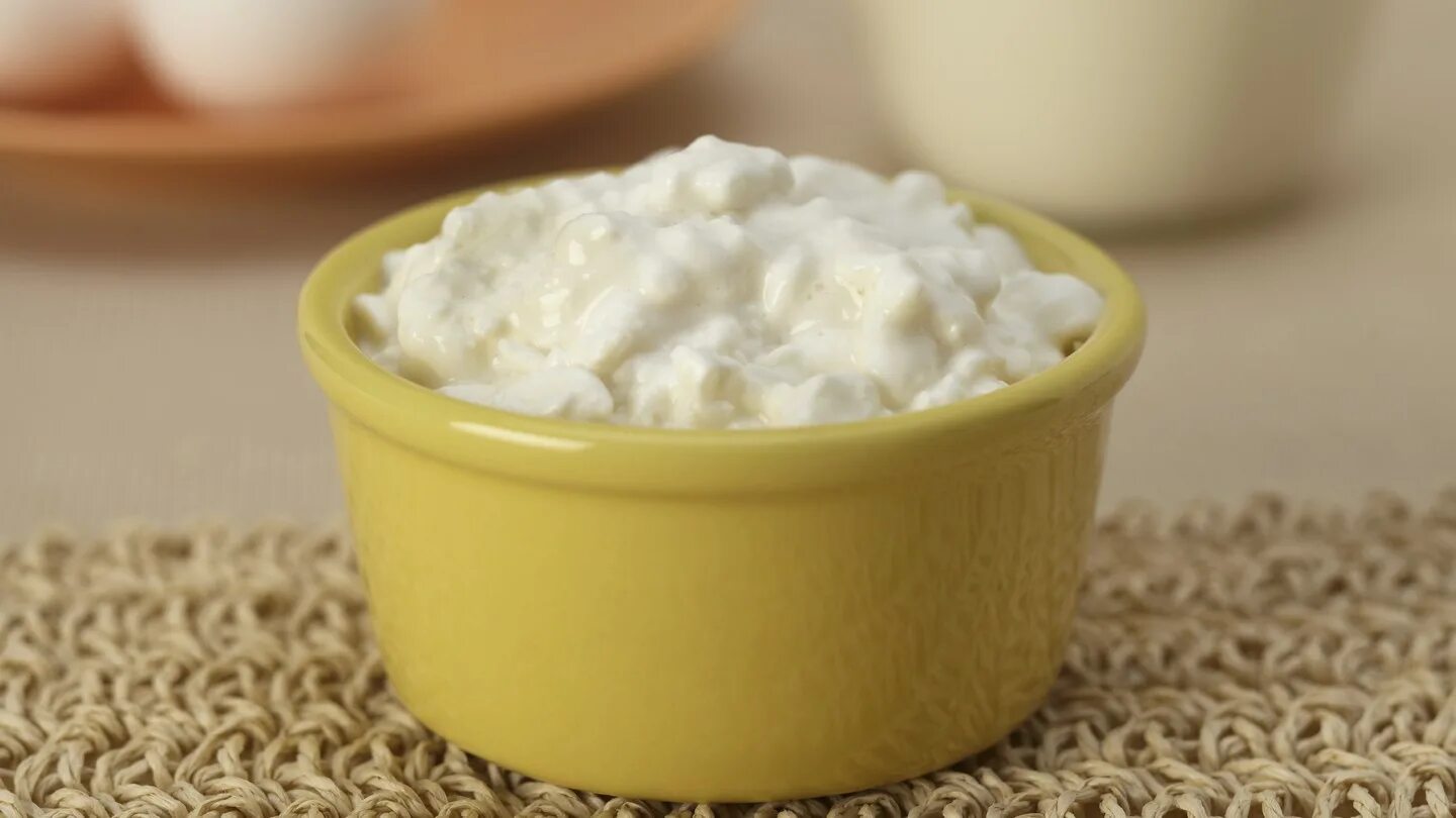 творог. что будет если съесть много творога. творог горчит можно ли есть. творог горчит можно ли есть. творог гранулированный.