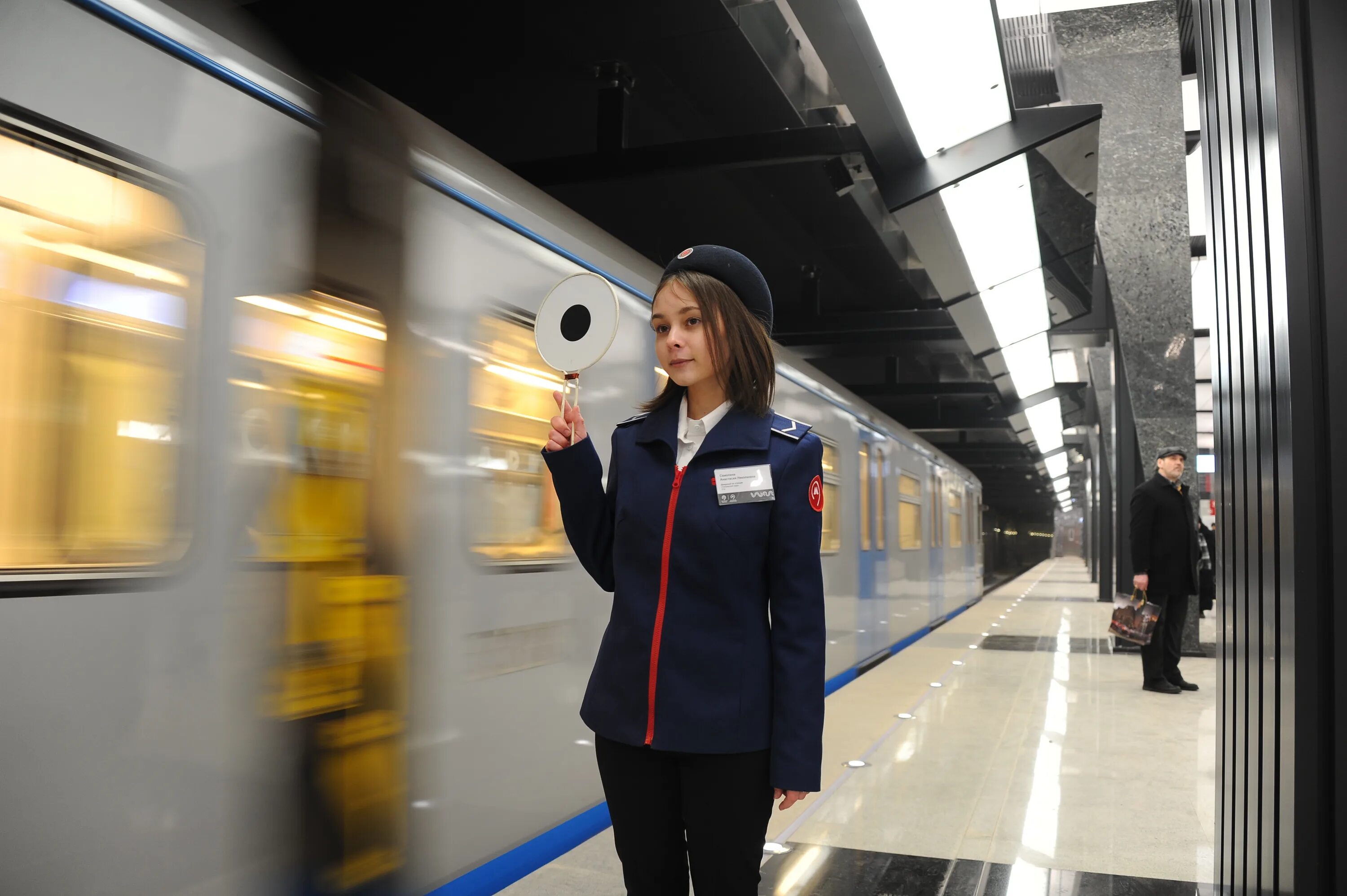 Включи новости на станции. Дежурные по станции Московского метрополитена. Дежурные по станции Московского метрополитена КРЛ. Начальник службы движения Московского метрополитена. Служба движения Московского метрополитена.