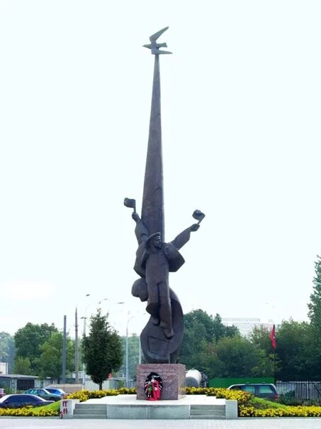 Площадь соловецких. Памятник соловецким юнгам в москве. памятник соловецким юнгам (москва, площадь соловецких юнг). памятнике соловецким юнгам в измайлово. соловецкие юнги памятник москва.