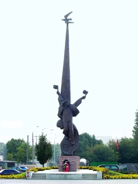 Площадь соловецких юнг. Памятник Соловецким юнгам в Москве. Памятник Соловецким юнгам (Москва, площадь Соловецких Юнг). Соловецкие Юнги памятник Москва. Площадь Соловецких Юнг история.