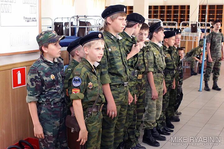 Кадетский корпус комнаты. Кумылженский казачий кадетский корпус. Суворовское военное училище казармы. Казарменный корпус. Красноярский кадетский корпус.