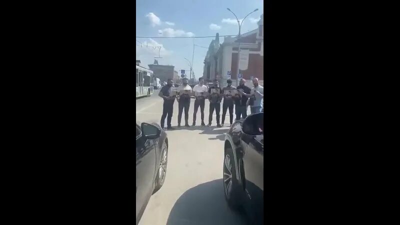 в новосибирске гаишник застрелил. азербайджанцы в новосибирске устроили митинг. азербайджанская диаспора новосибирск. азербайджанцы банда. азербайджанцы в новосибирске.