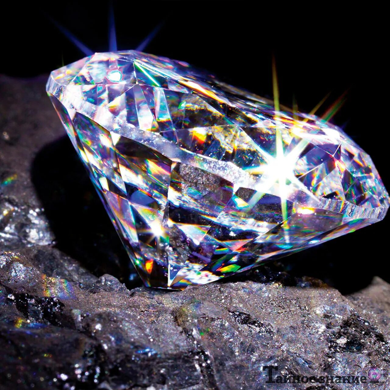 Преломление света в бриллианте. Разноцветные драгоценные камни. Свечение бриллианта. Дисперсия камня. Дисперсия камня.