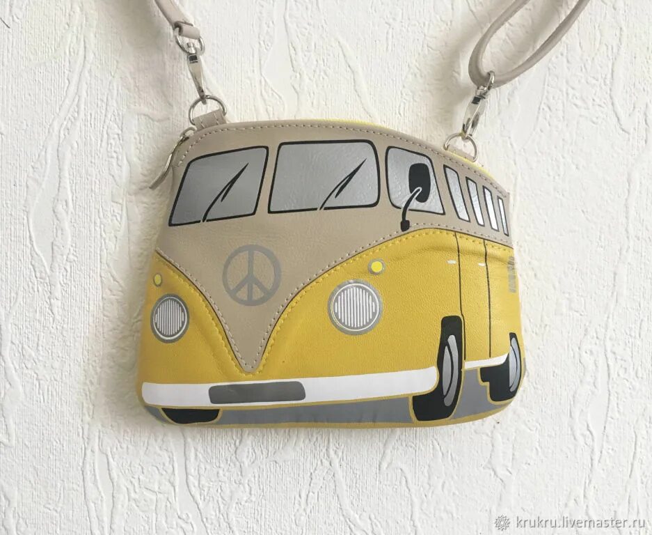 Сувениры VW Bus. Сумка в автобусе. VW Bus запчасти. Брелокиыольксваген автобус.