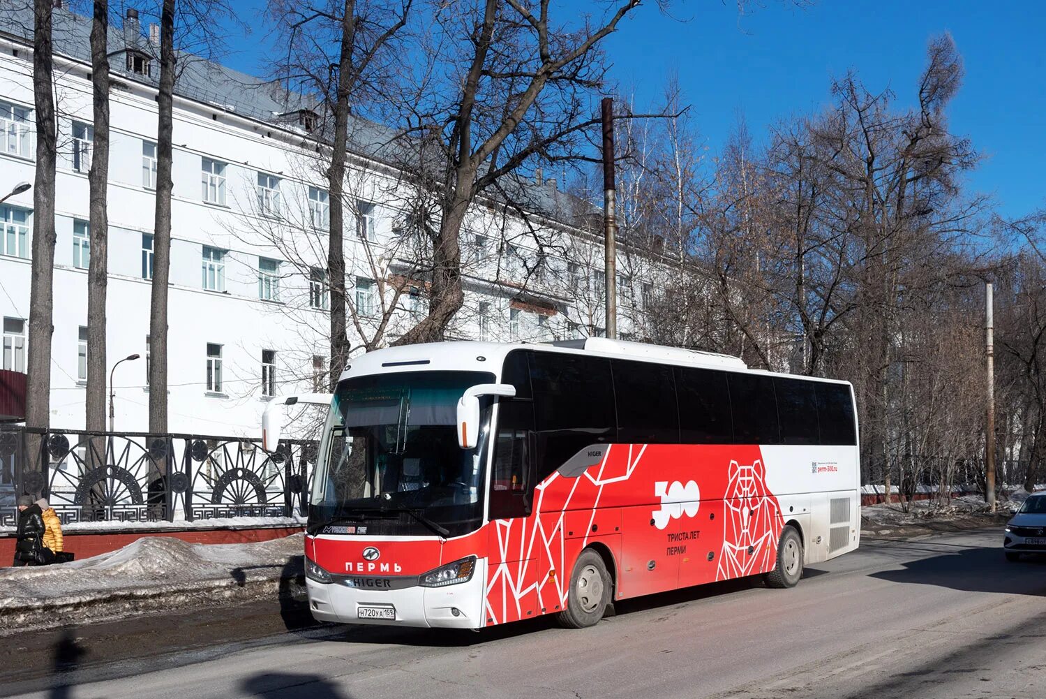 Автобус пермь игра. Автобус Пермь 300. Higer klq6128lq. Хигер KLQ Пермь. Higer klq6128lq автобус.