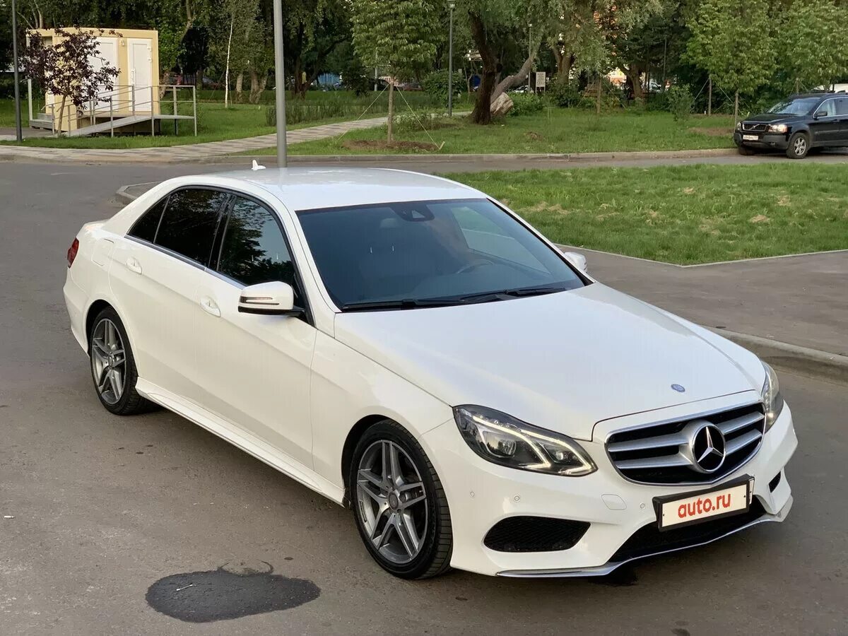 Mercedes e 2014. Мерседес е200 белый. Mercedes Benz e200 2014. Мерседес е 2014 белый. Мерседес e200 2014.