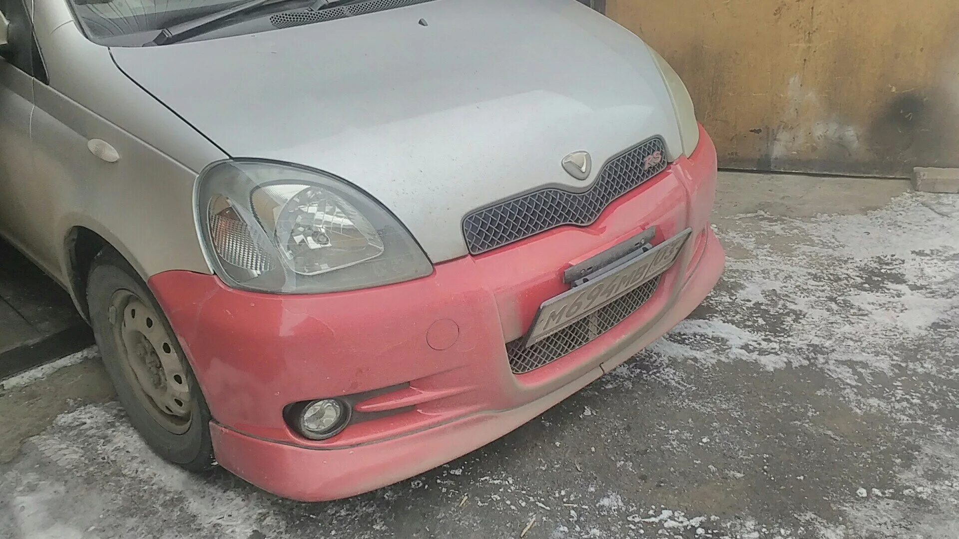 Купить бампер витц. Бампер Тойота Витц 1999. Бампер передний Toyota Vitz 1999-2005. Toyota Vitz 1999-2005 open Torpedo. Бампер на Тойота Витц 1999-2005 г.