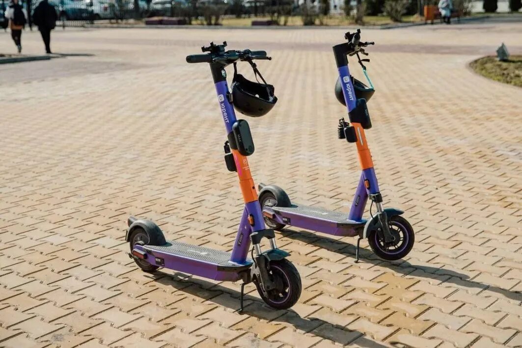 Самокаты urent модель самоката. Самокаты whoosh юрент. Какие самокаты в юрент. Электросамокаты кикшеринг. Urent самокаты.