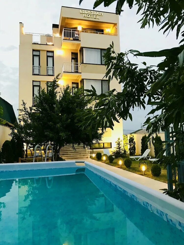 Tom hotel. 3* King Tom Тбилиси. Грузия Тбилиси Hotel. Гостиница в Грузии Тбилиси. Hotel King Tom.