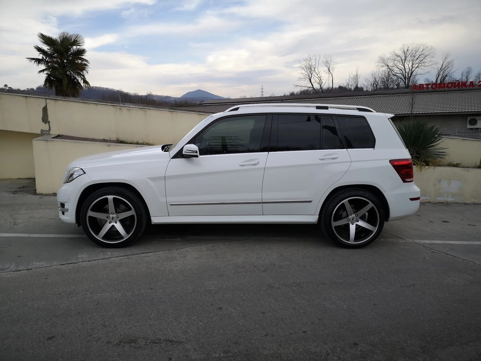 Колеса r19 glk mercedes. Мерседес глк диски. Мерседес glk 350 amg. Glk amg 6. Glk amg r20 белый.