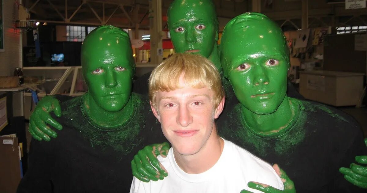 Зеленый человек это какой. Зеленый человек. Существует ли зелёный человек. Чувак с зеленым лицом.