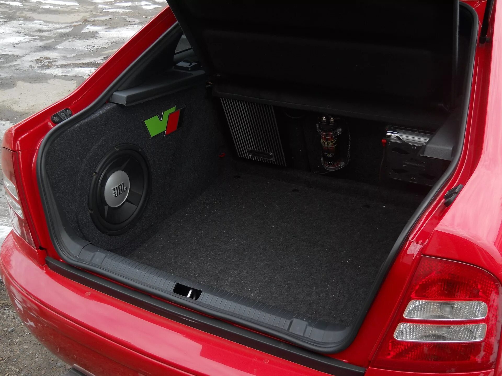 Skoda octavia a8 сабвуфер canton. Шкода саб. Стелс сабвуфер в skoda octavia tour. Шкода саб. Шкода саб.