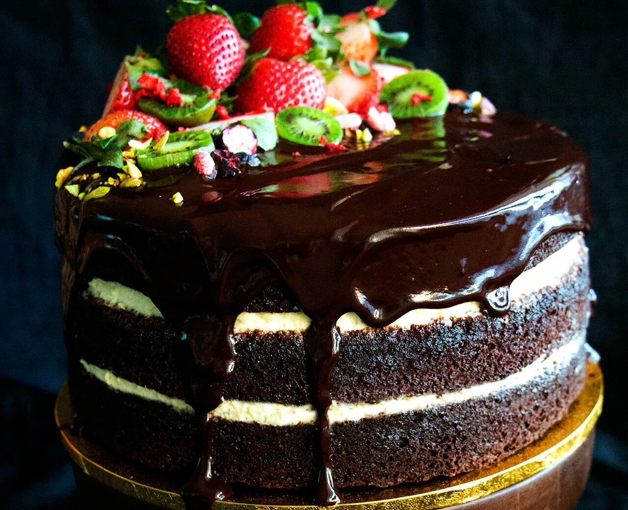Шоколадный торт. Красивые торты. Торт с шоколадом. Красивый шоколадный торт.