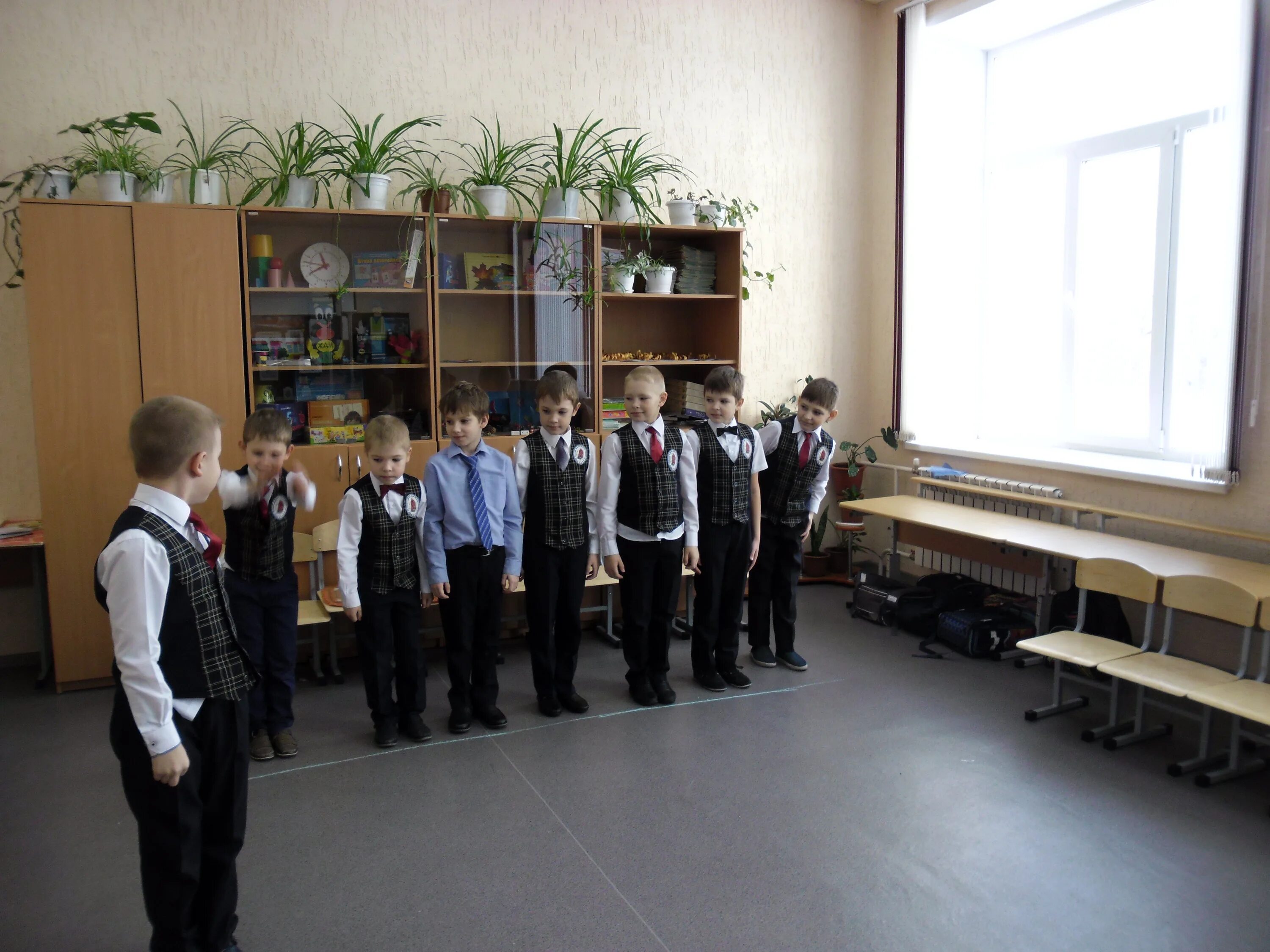 Школа 4 нурлат. Школы нсо 211. Топ 10 школ новосибирска. Школы по близости. Здание лицея совхоз коммунарка.